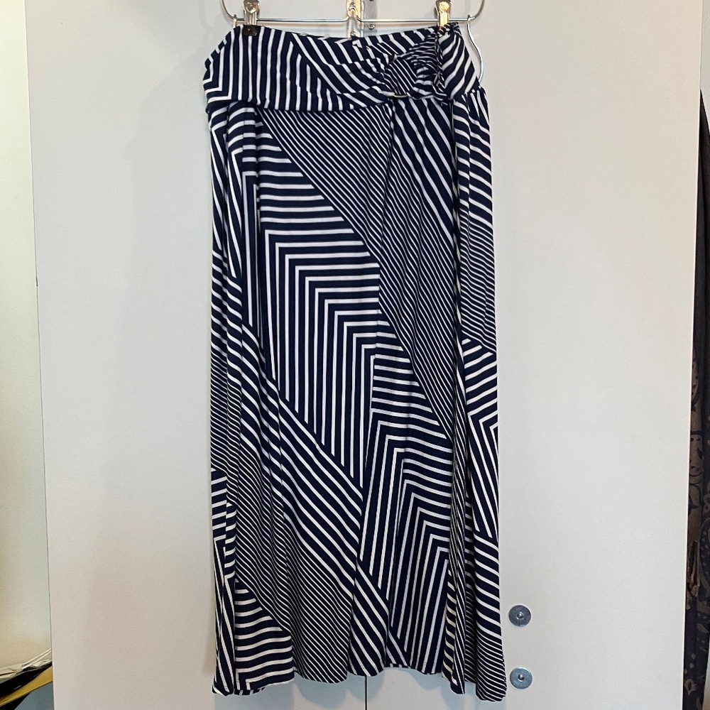 💲⬇️ Robert Louis Navy Blue & White Striped A-Line Skirt with Ring Detail